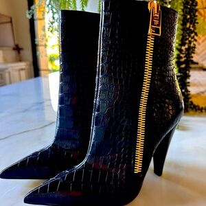 NEW Tom Ford 105MM Leather crocodile-embossed booties size EU8/black